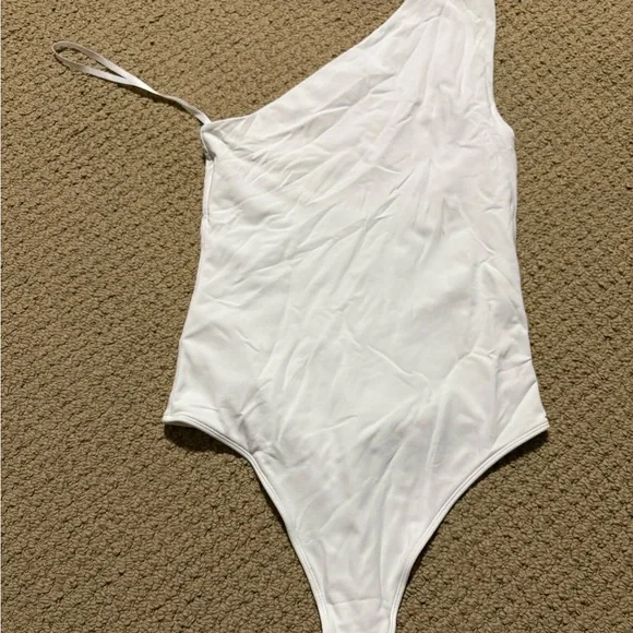 One-Shoulder White bodysuit - Picture 3 of 4